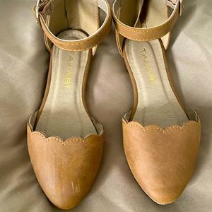 Tahari Girls ankle strap shoes